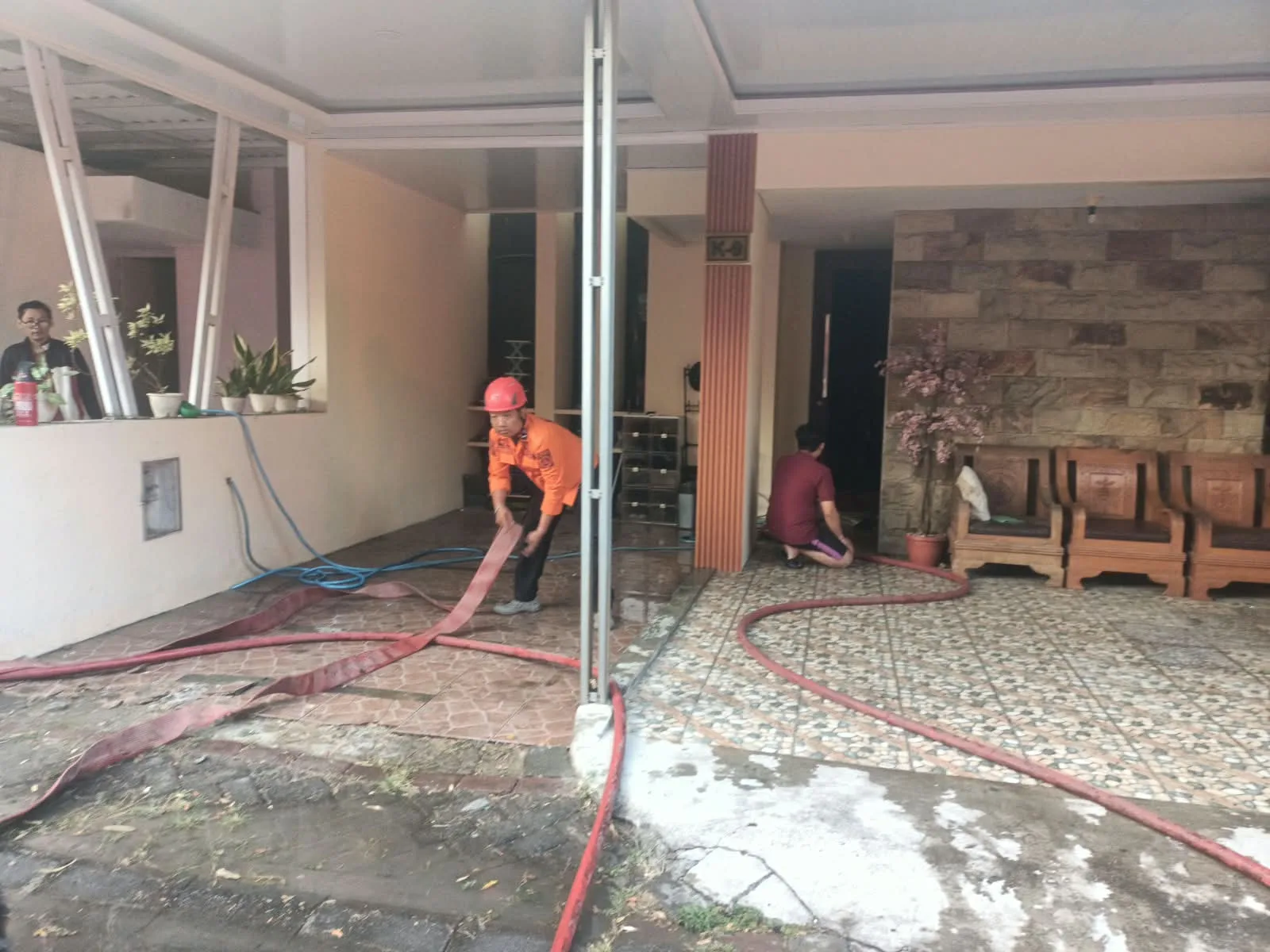 BPBD Suplay Water Penanganan Kebakaran di Polim Regency