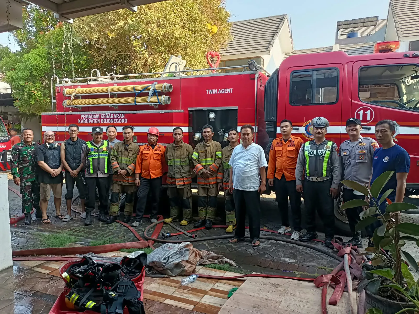 BPBD Suplay Water Penanganan Kebakaran di Polim Regency