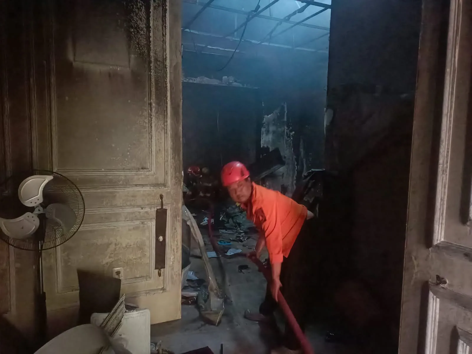 BPBD Suplay Water Penanganan Kebakaran di Polim Regency