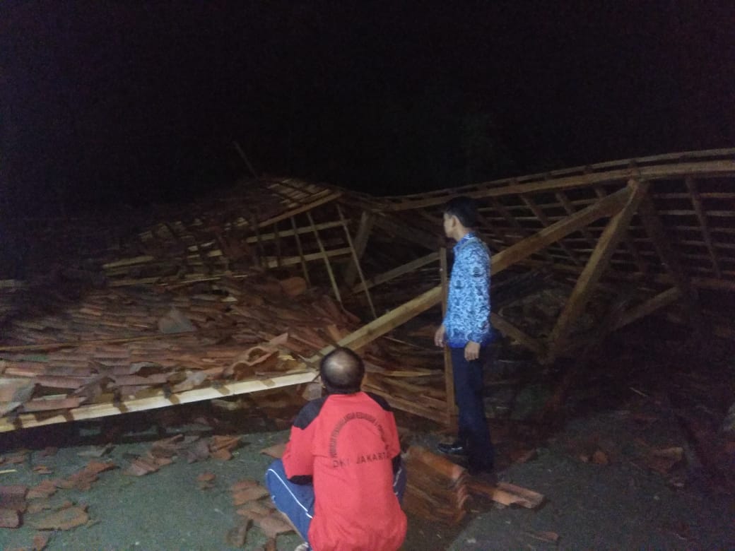 Angin Kencang di Kec. Gondang