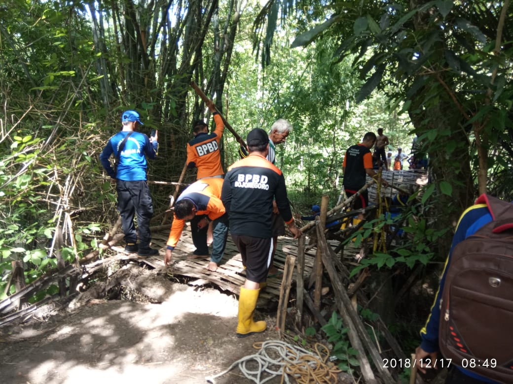 Kerja Bakti Jembatan Putus
