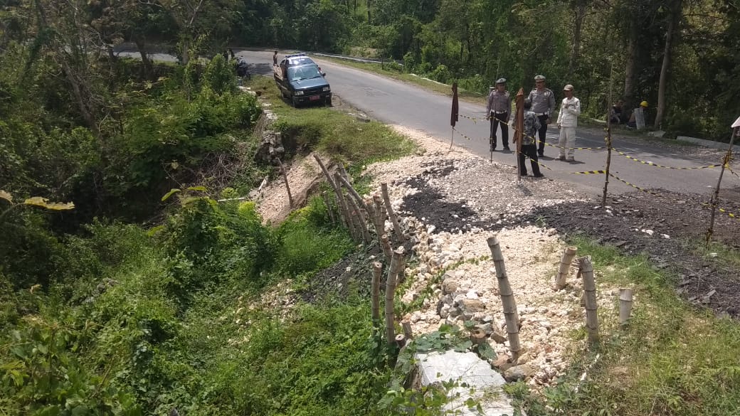 Peninjauan Jalur Rawan Longsor