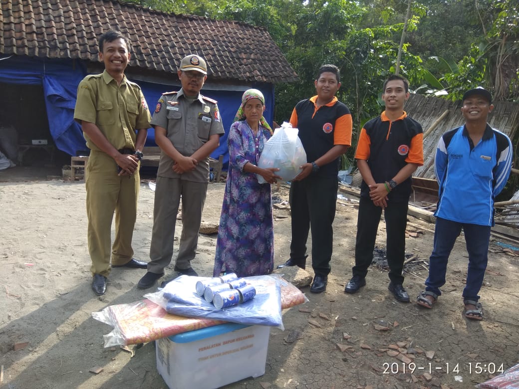 Penyerahan Santunan Korban Angin kencang