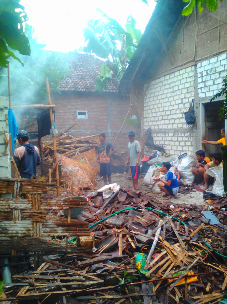 Rumah Roboh