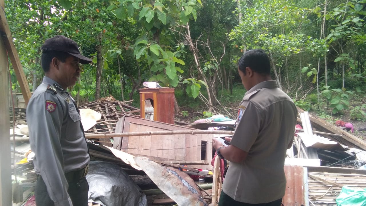 Rumah Roboh