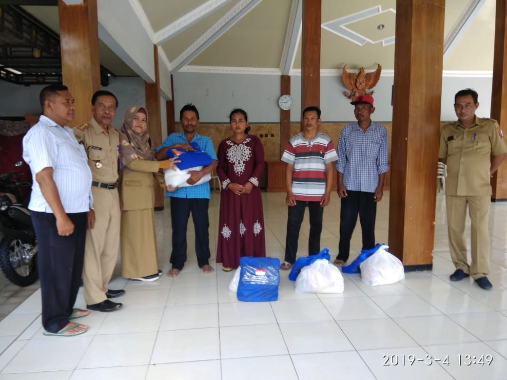 Penyerahan Santunan Korban Tanah Longsor