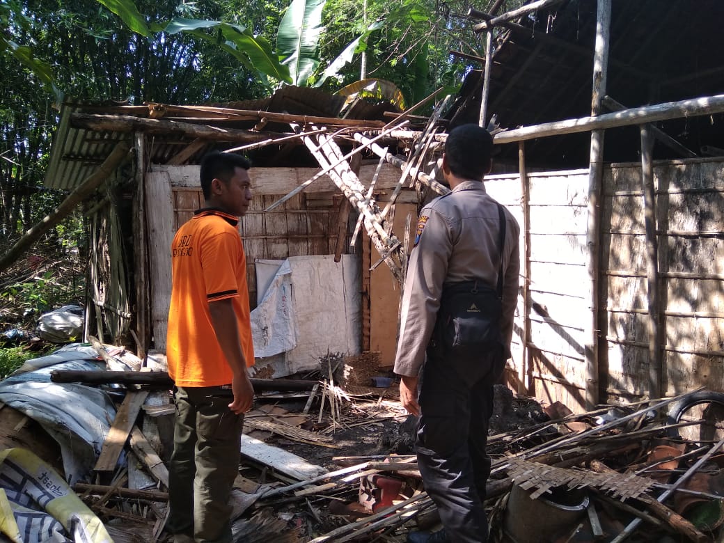 Rumah Roboh