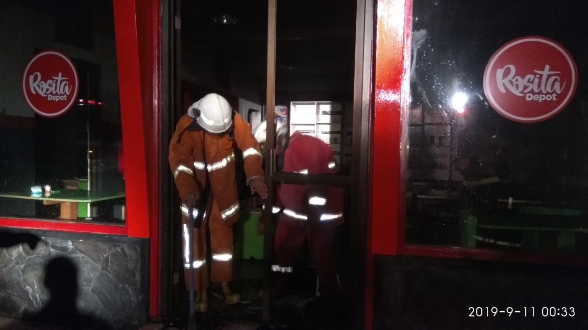 Kebakaran Rumah Makan Di Kelurahan Kadipaten Kec. Bojonegoro