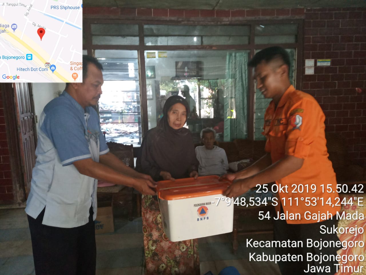 Penyerahan Bantuan Korban Kebakaran rumah di Jl. Gajah mada Rt. 015 Rw. 004 Ds. Sukorejo