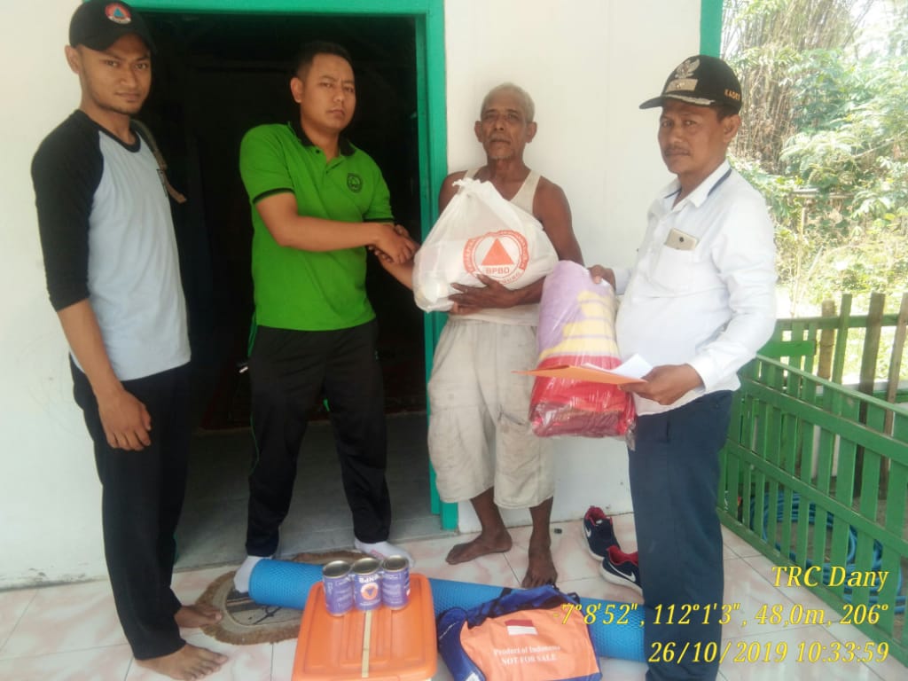 Penyerahan Bantuan Korban Kebakaran rumah di Ds. Palembon Kec. Kanor