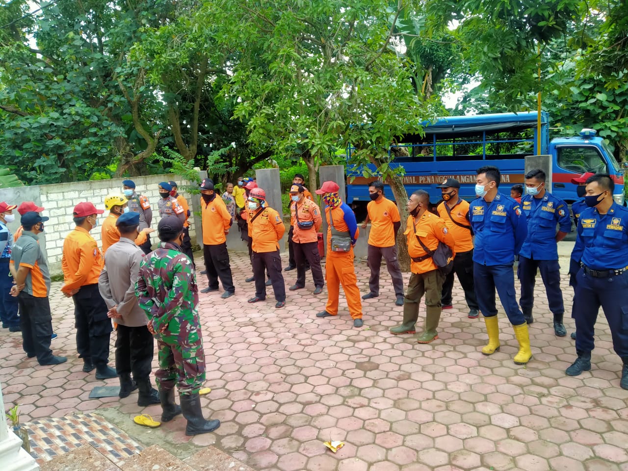 Diduga tenggelam di bengawan solo, BPBD Bojonegoro melakukan pencarian
