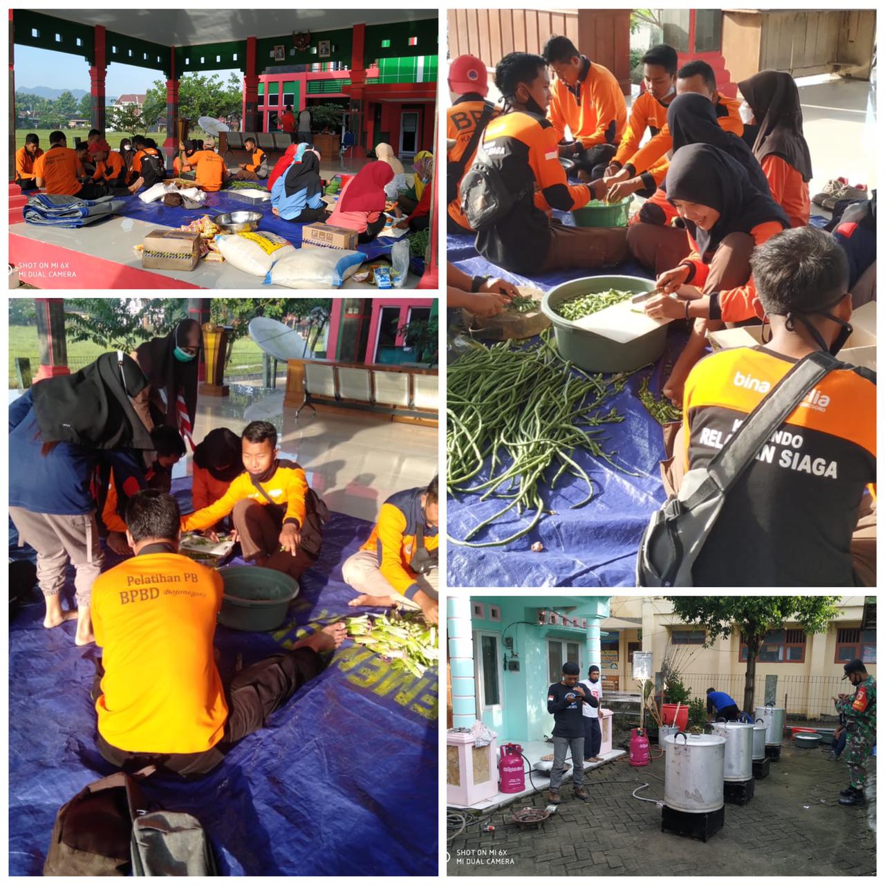 BPBD Kabupaten Bojonegoro membuka dapur umum untuk masyarakat Gondang terdampak Banjir Bandang