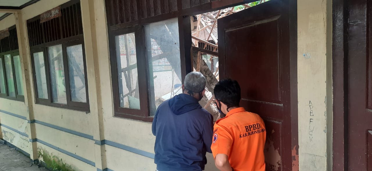 TRC dan PUSDALOPS BPBD Kabupaten Bojonegoro Lakukan Assesment  Sekolahan Roboh di Desa Bareng