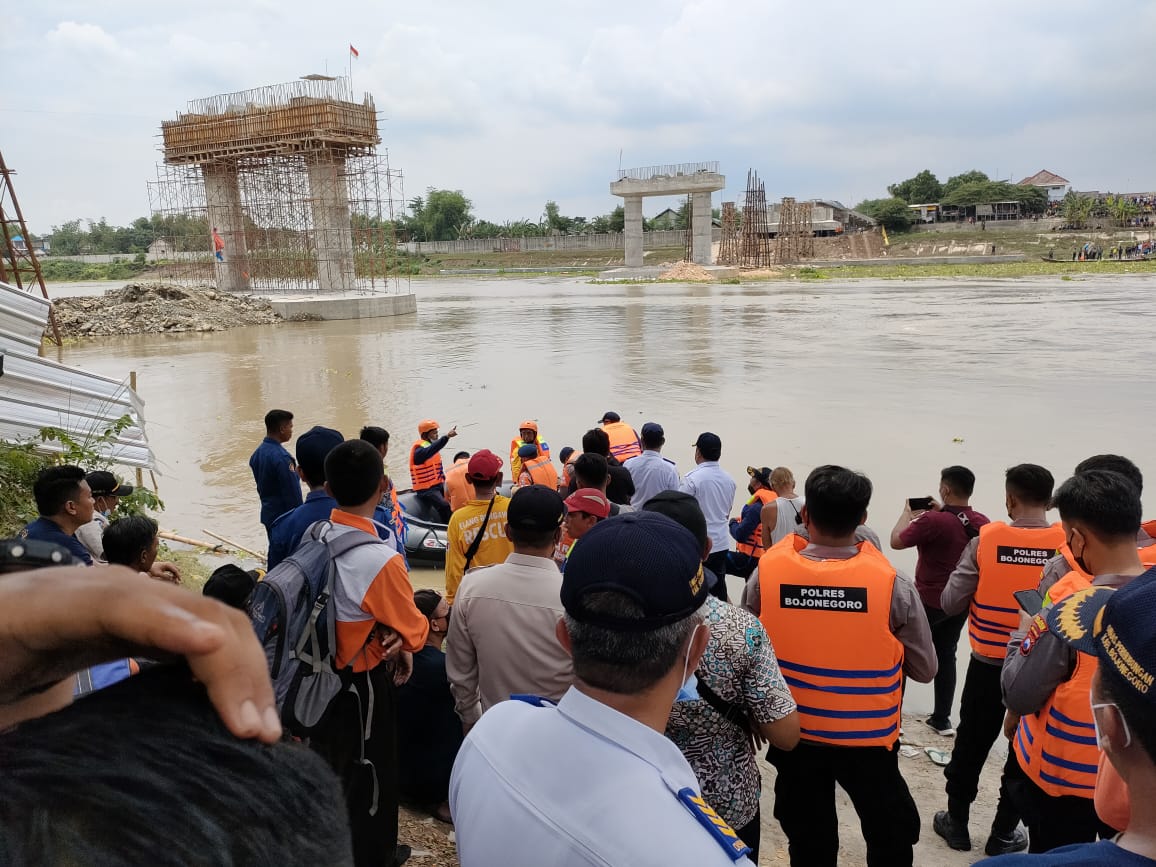 Kejadian Laka Air di Penyeberangan Kanor- Rengel