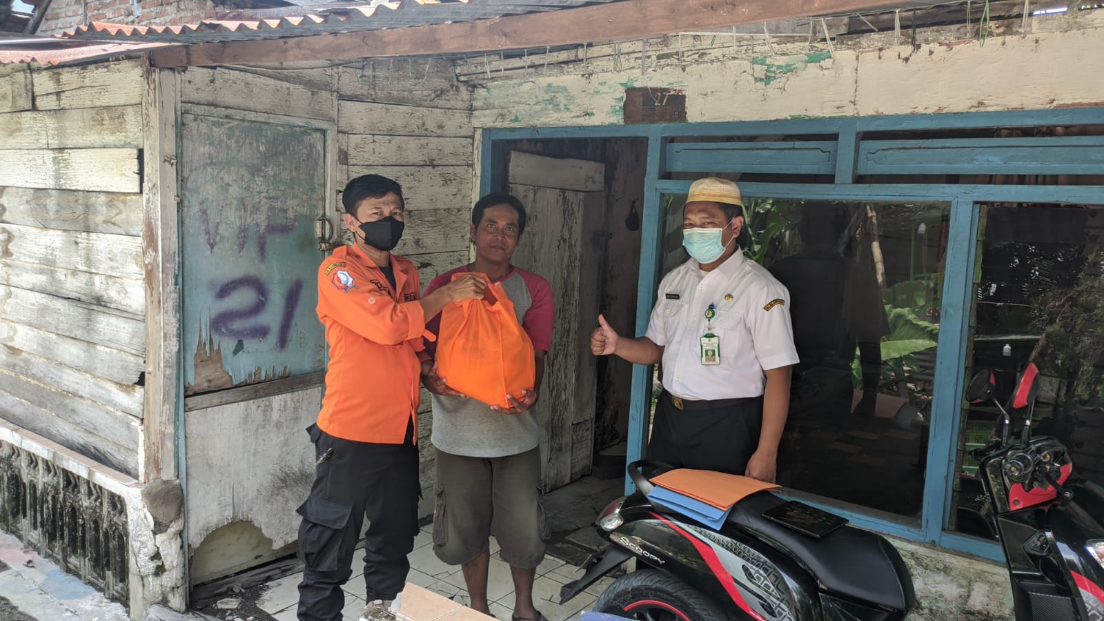 BPBD Bojonegro Memberikan Bantuan Untuk Korban Kejadian Angin Kencang