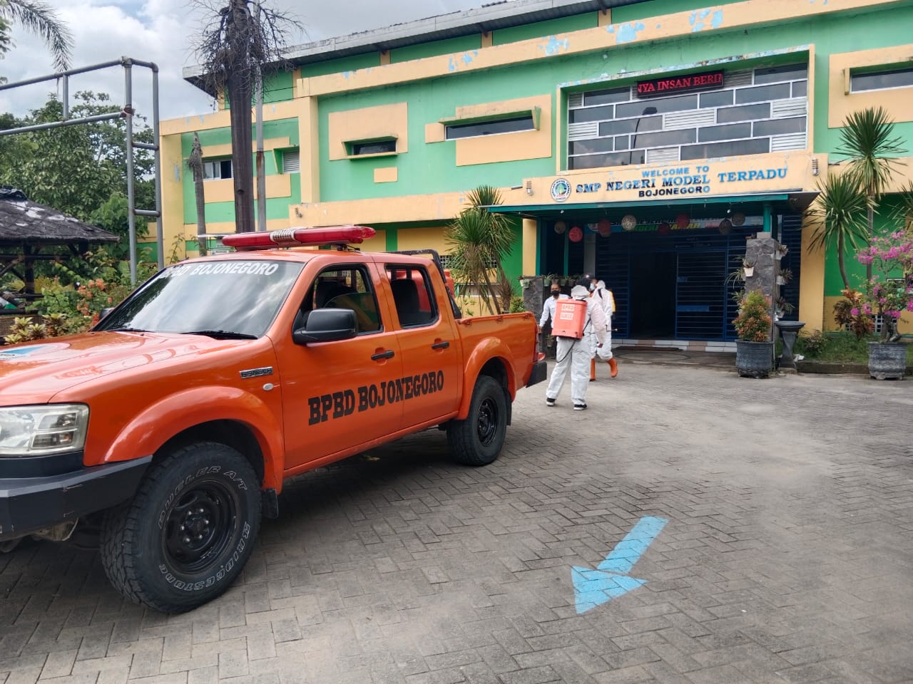 Cegah penyebaran covid-19 BPBD melakukan Penyemprotan Disinfektan
