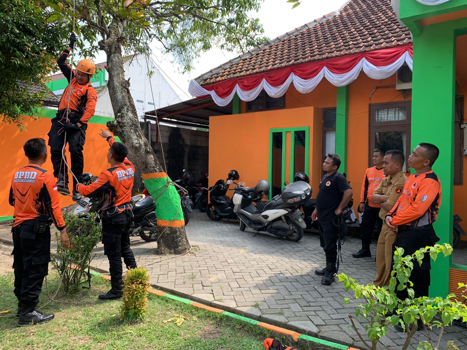 Pusdalops Dan TRC BPBD Bojonegoro Laksanakan Pelatihan Vertical Rescue