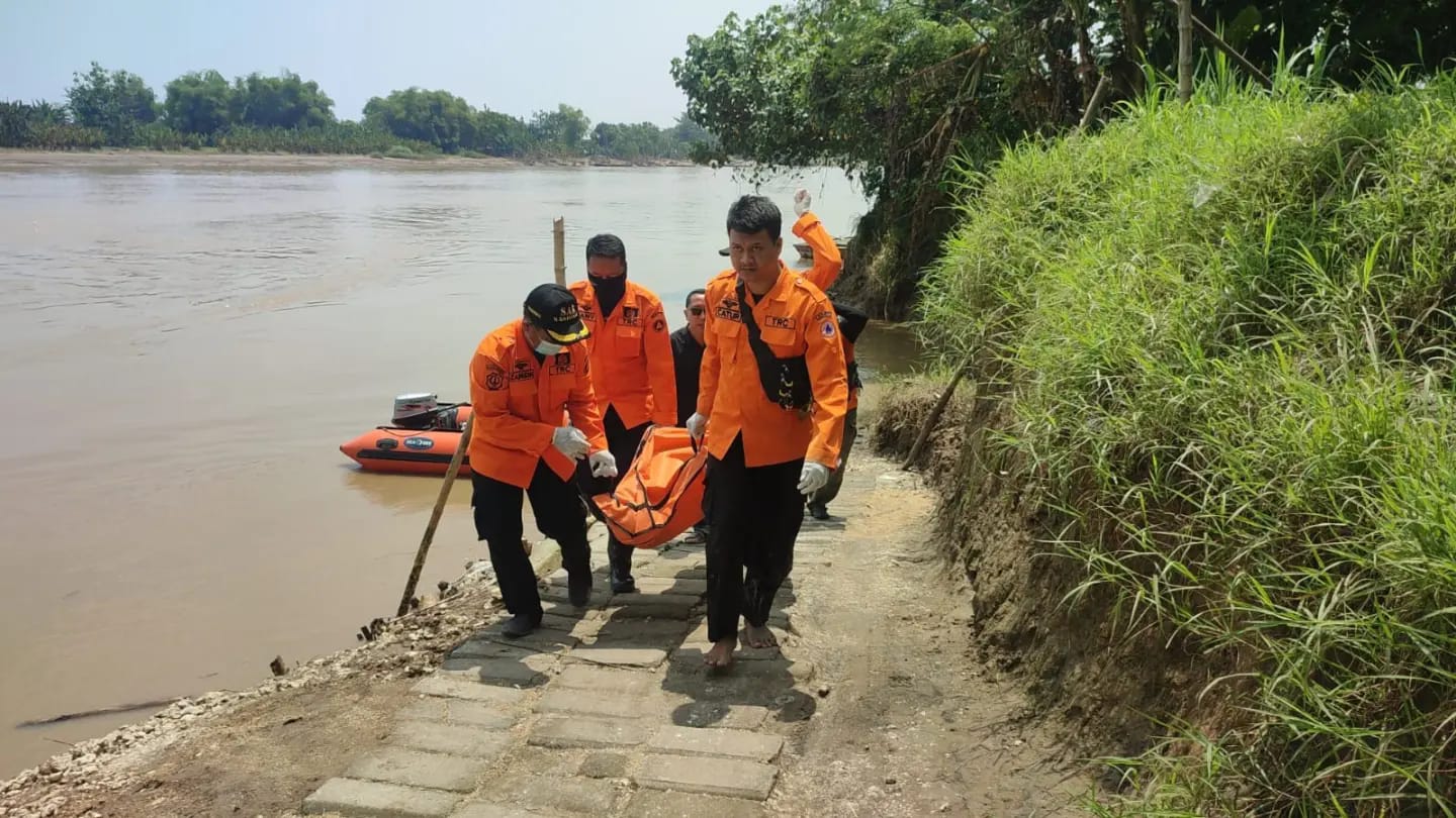 Pencarian Korban Tenggelam di Bengawan Solo