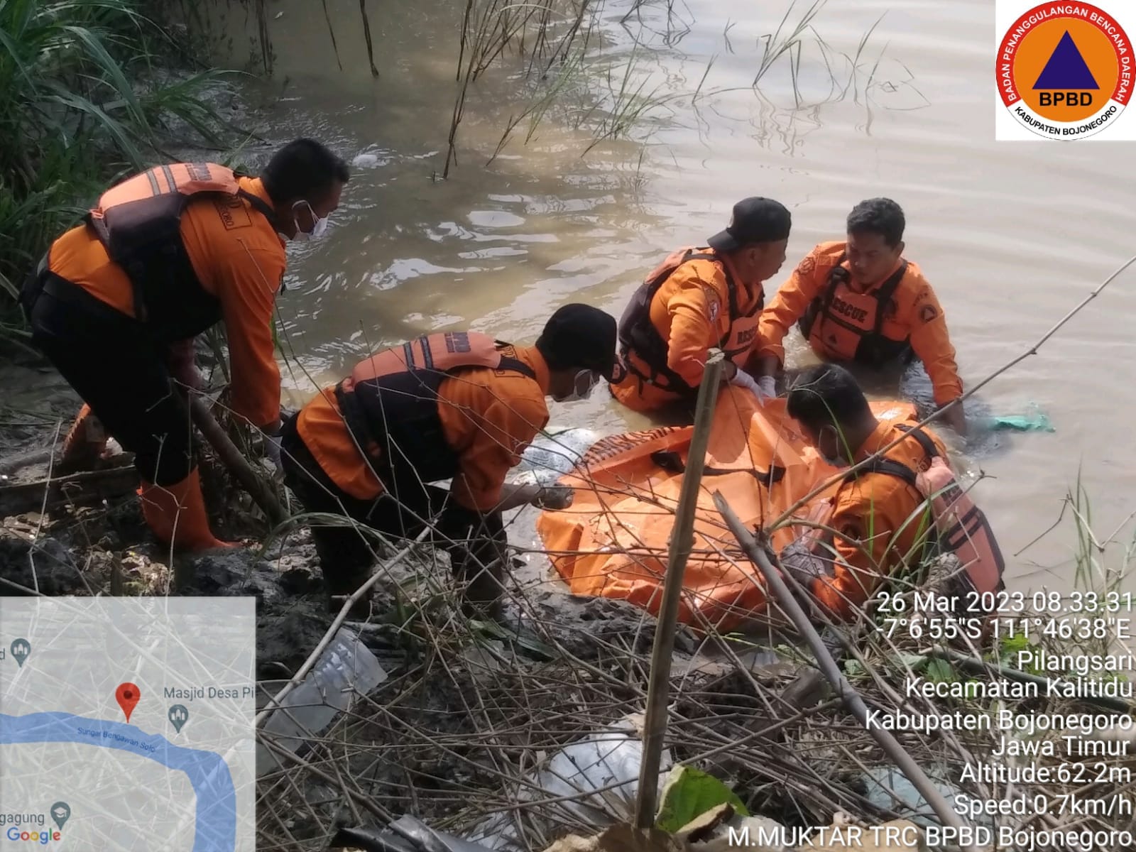 Evakuasi Jenazah di Bengawan Solo