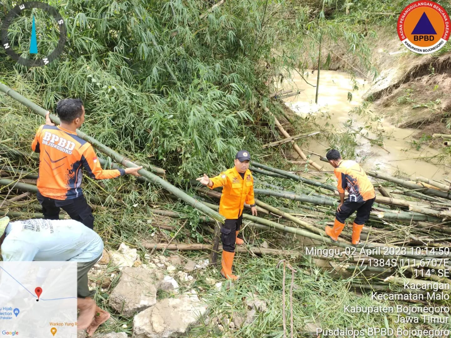 Kerja Bhakti Pembersihan sisa Banjir di Desa Kacangan Kecamatan Malo