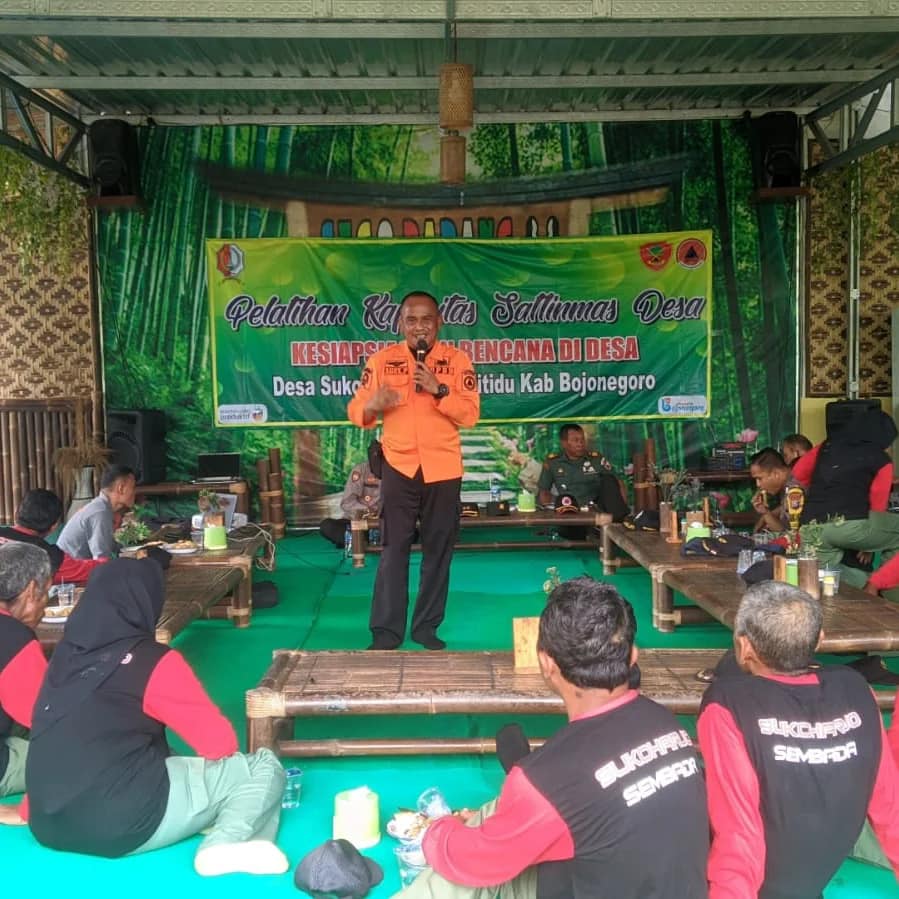 pemberian materi tentang Pelatihan Kapasitas SATLINMAS Desa Sukoharjo