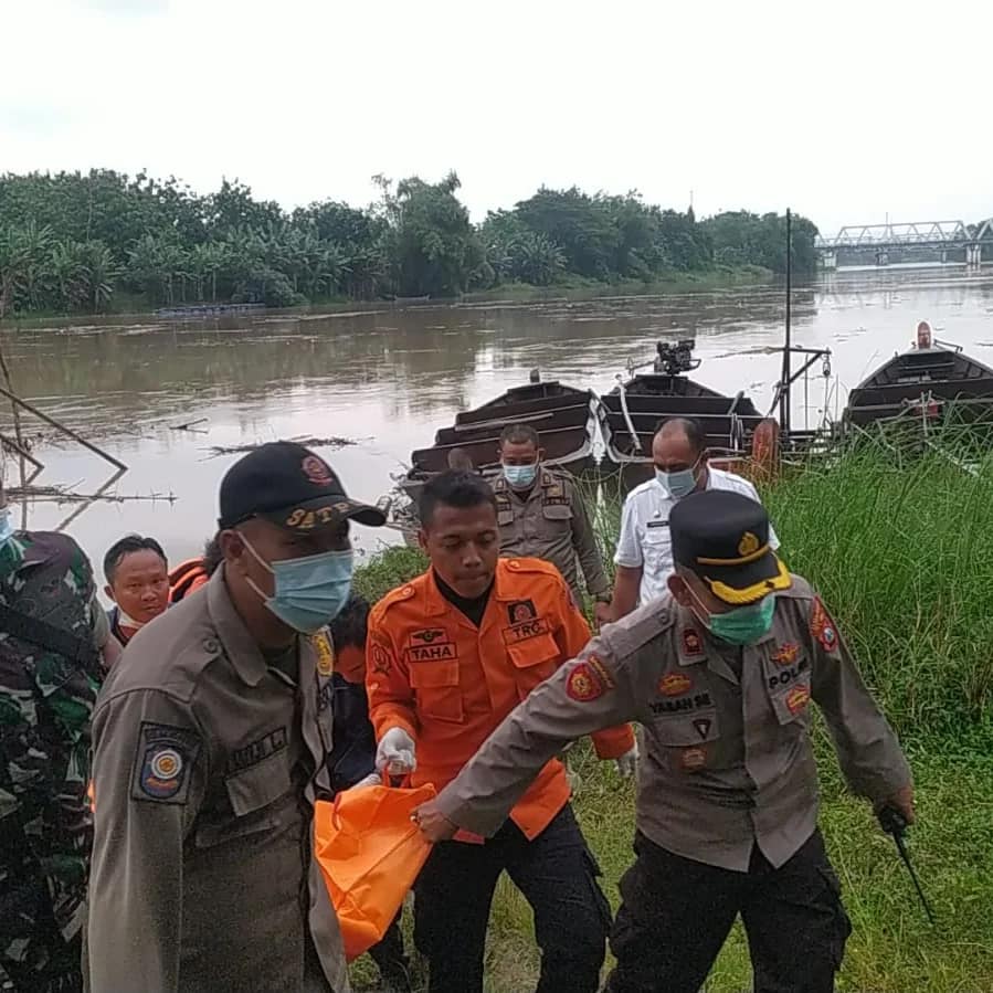 Evakuasi Jenazah korban Laka Air