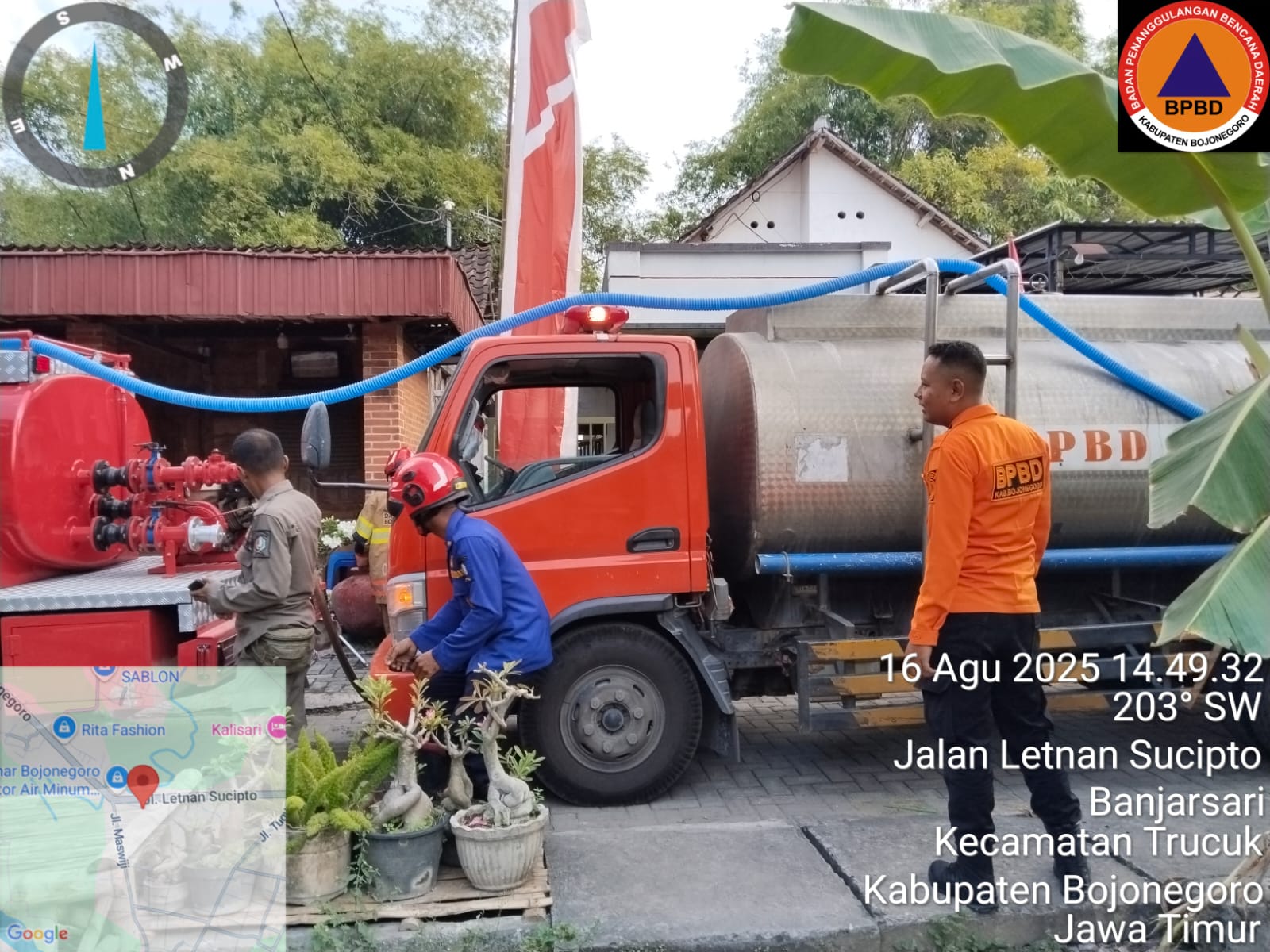BPBD Bojonegoro lakukan Watersupply kebaran rumpun bambu
