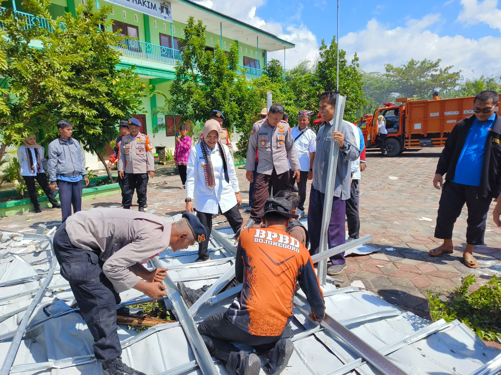 Wakil Bupati Bojonegoro, Turut Serta Kerja Bhakti DI Ponpes Al Mubarok