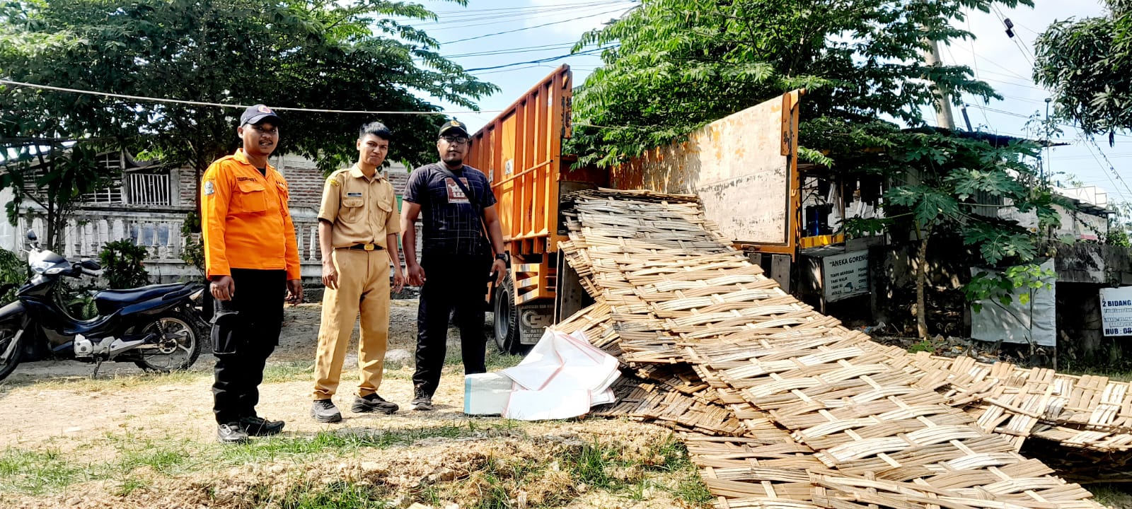 Bidang RR Serahkan Bantuan Untuk Pemdes Dayukidul