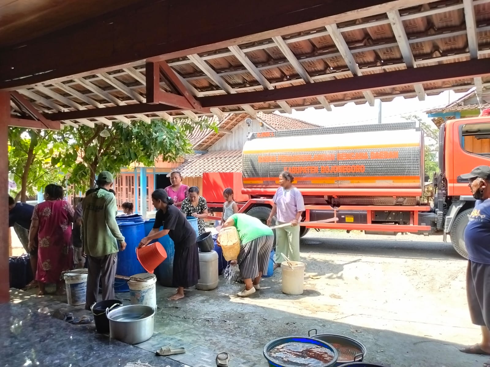 Distribusi Air Bersih Untuk Wilayah Terdampak Kekeringan