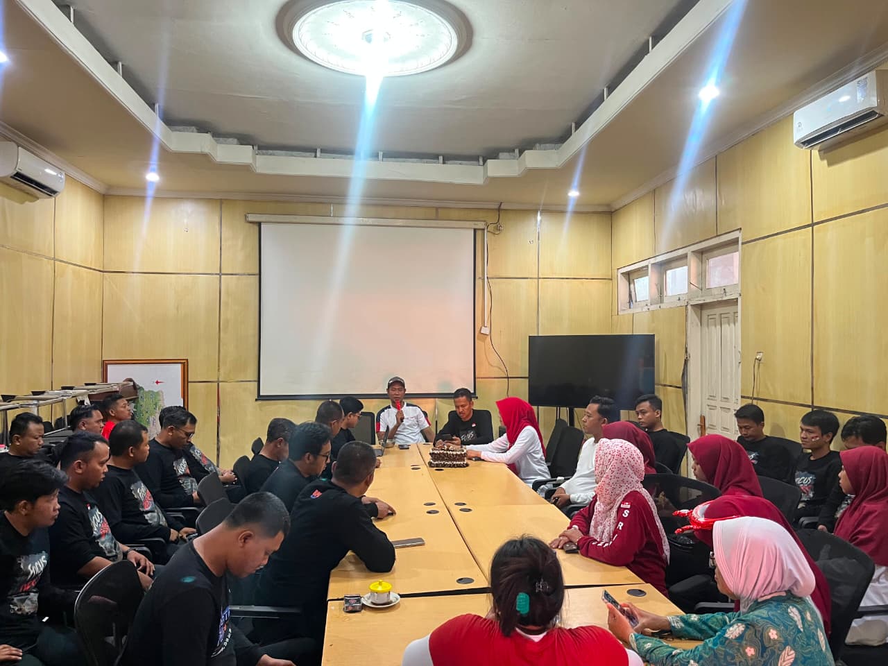 Rapat Staf Sebagai Bentuk Evaluasi dan Penguatan