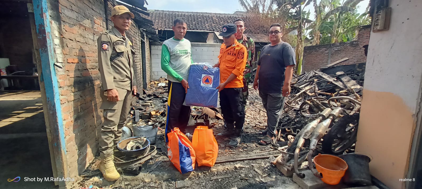 BPBD Serahkan Bantuan Korban Kebakaran Ds Bubulan