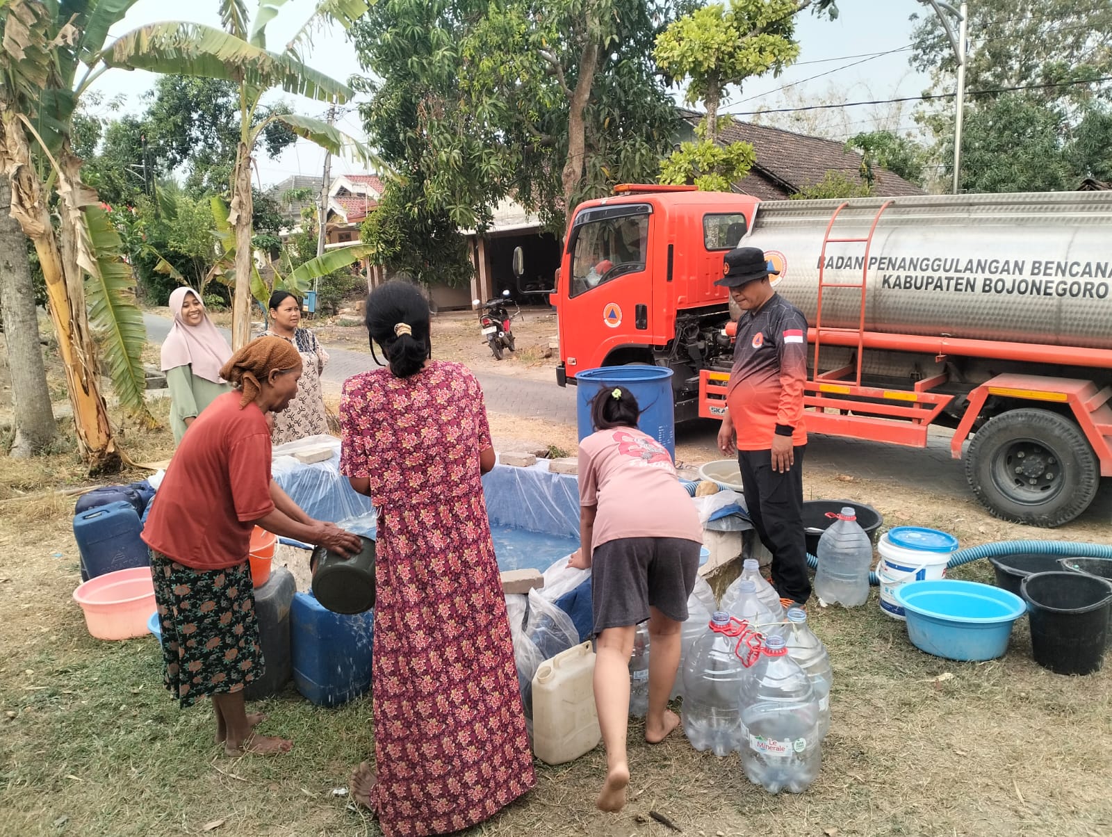 BPBD Distribusikan Air Bersih di Desa Sukorejo Kec Malo