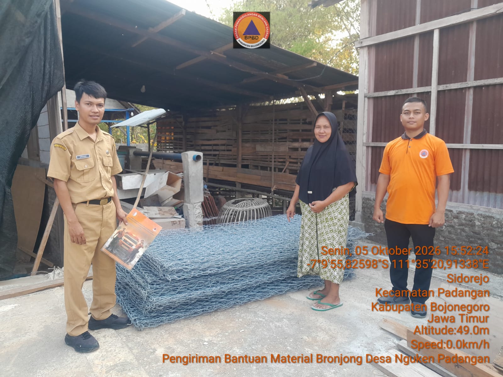 BPBD Serahkan Bantuan Longsor Kec Padangan