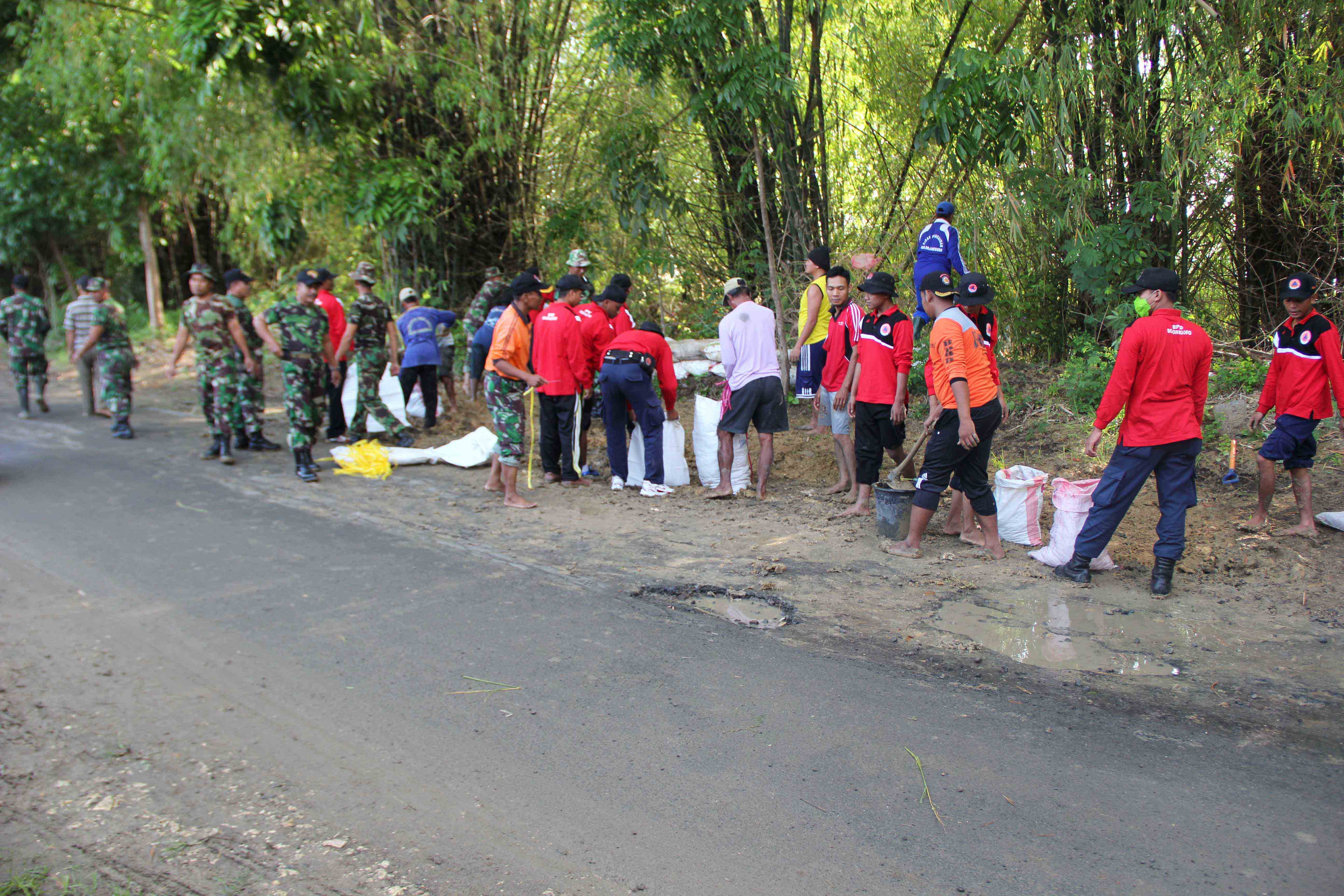 KERJA BAKTI DI BAURENO