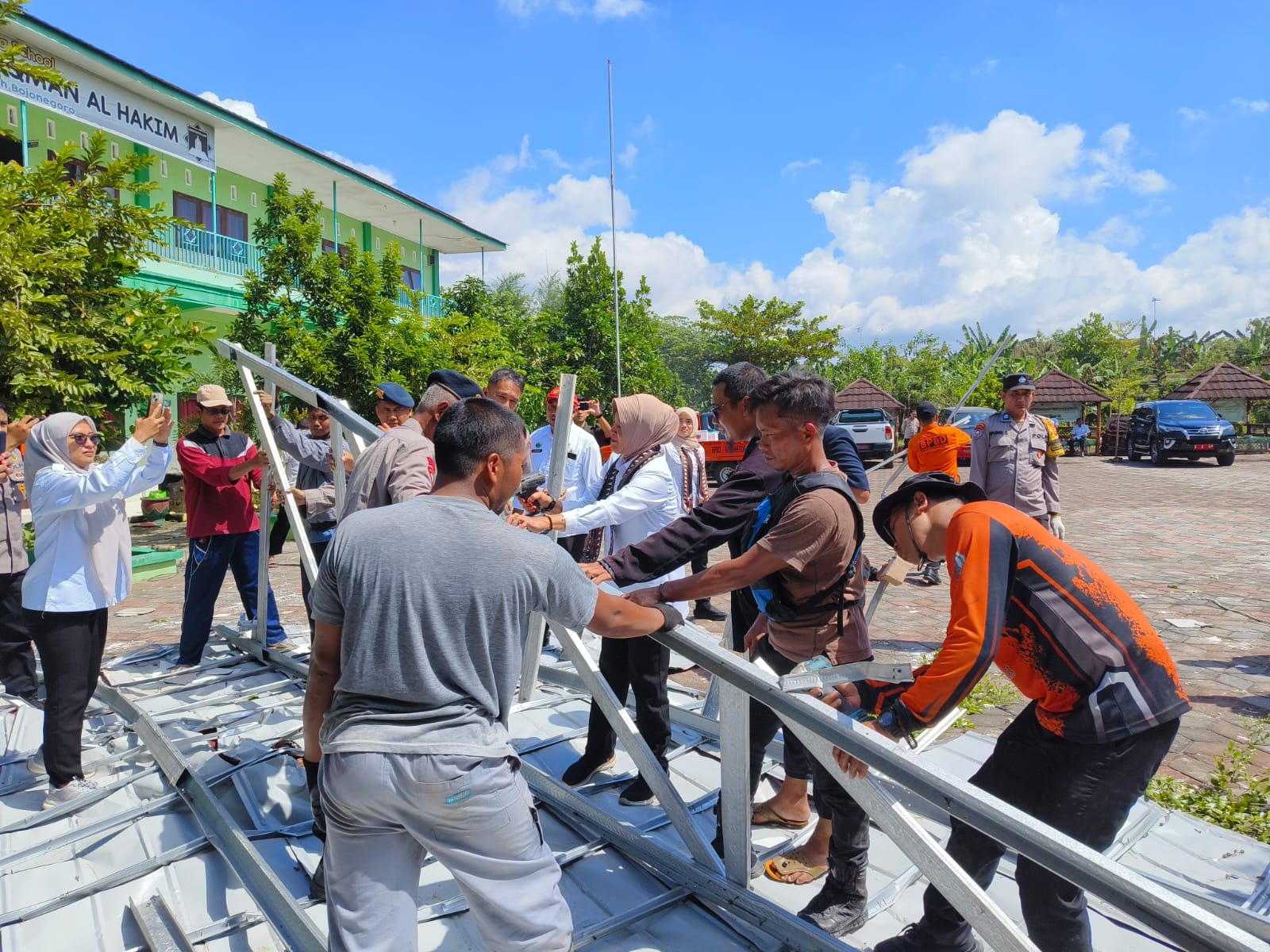 Kerja Bhakti Ponpes Al Mubarok Banjarsari