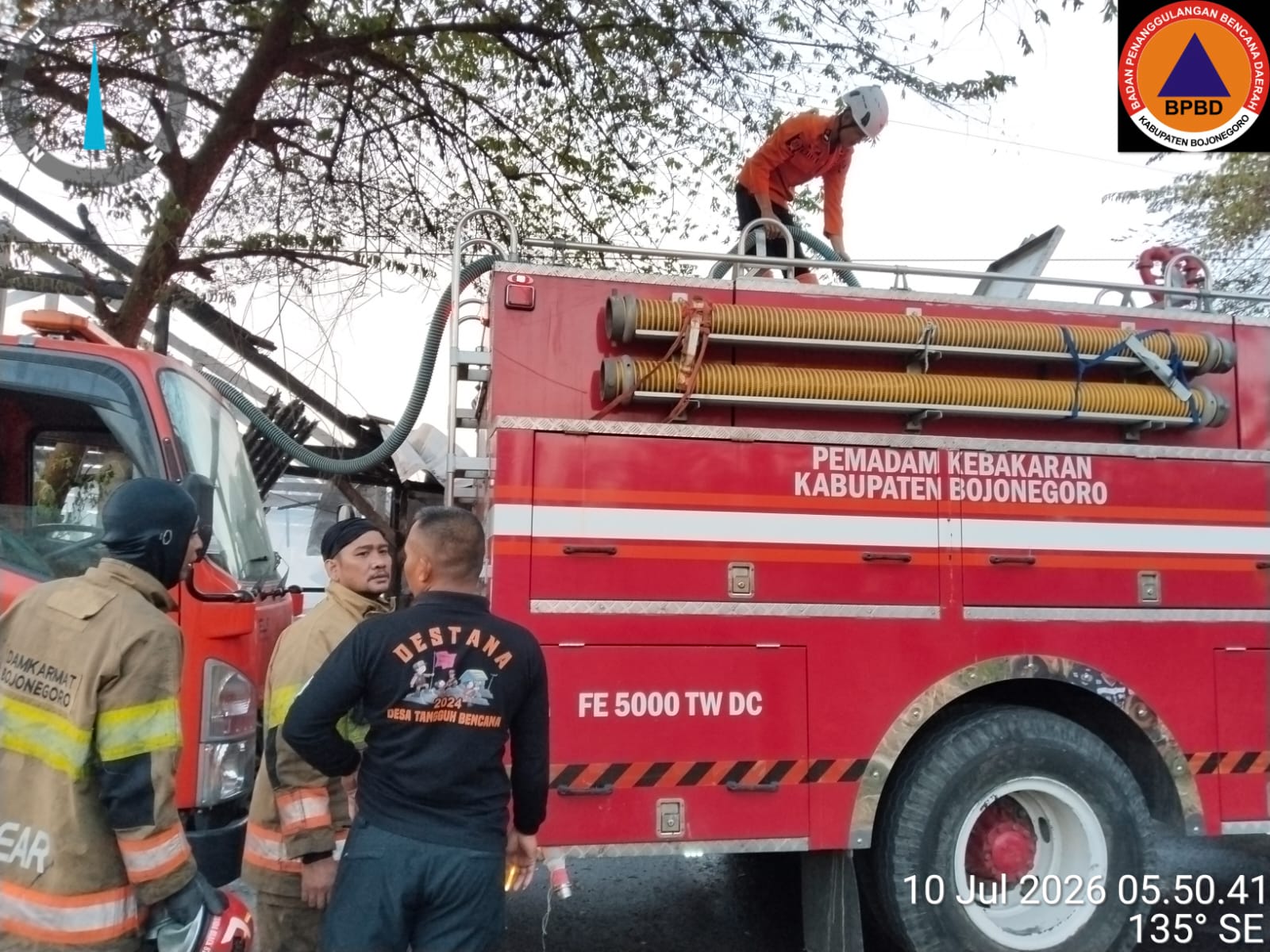 Penanganan Kebakaran Kandang Ayam Di Desa Tanggir