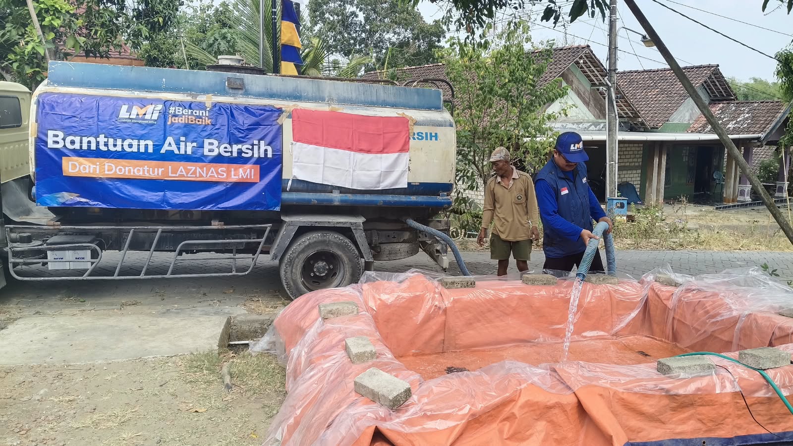 LMI Bantu Warga Terdampak Kekeringan
