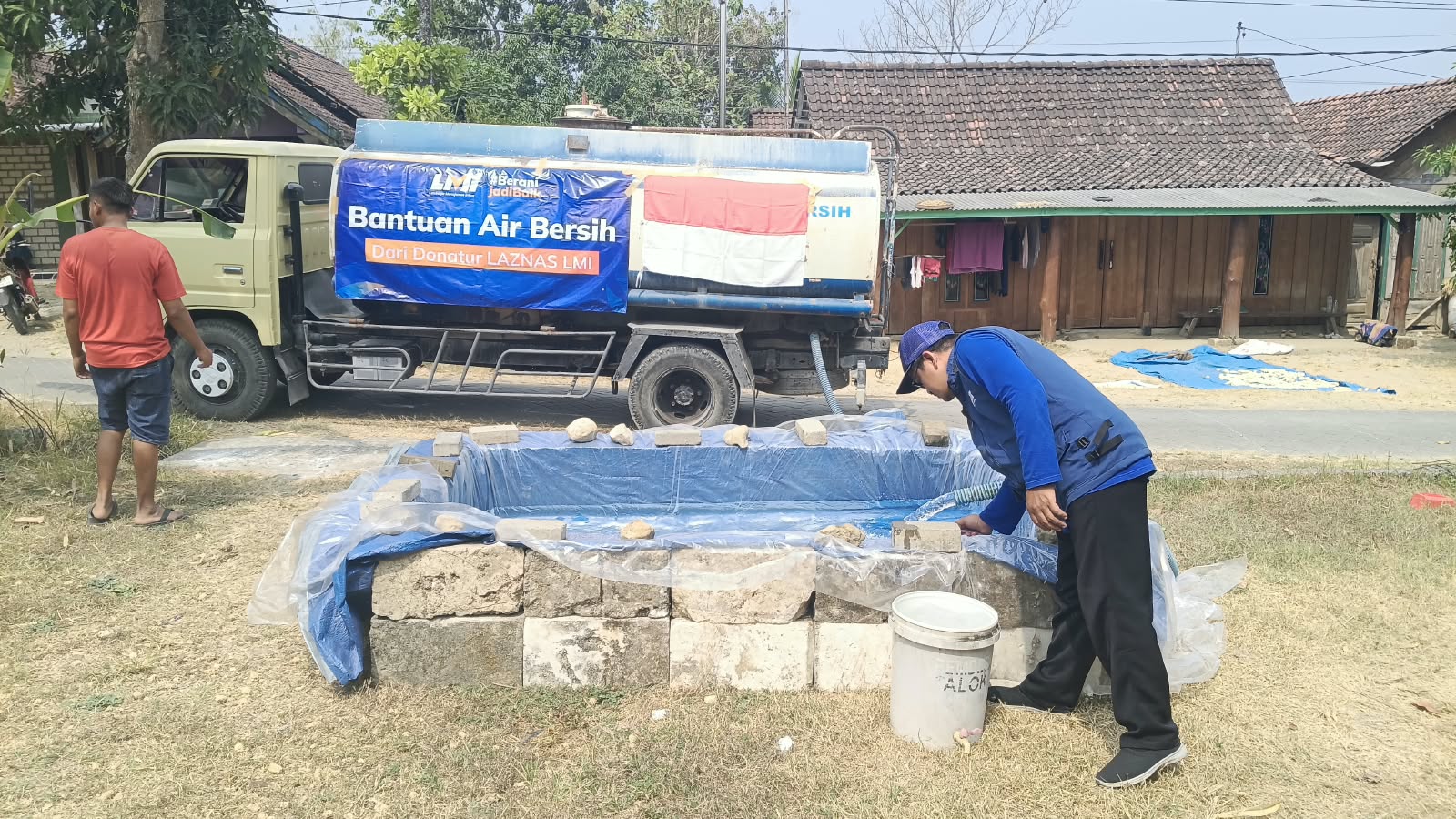 LMI Bantu Warga Terdampak Kekeringan
