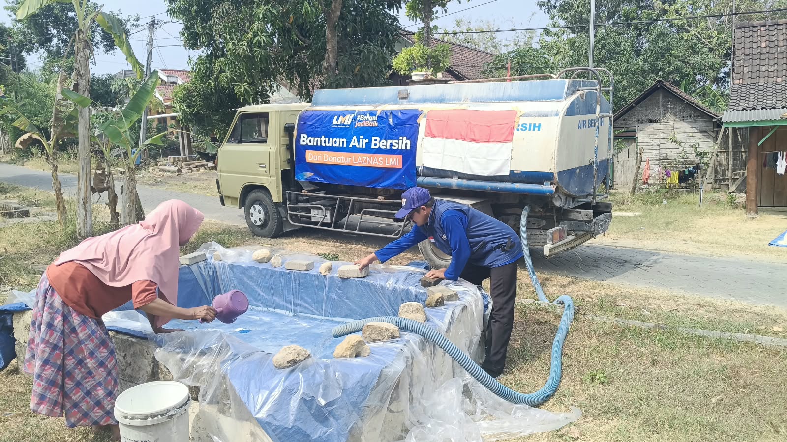 LMI Bantu Warga Terdampak Kekeringan