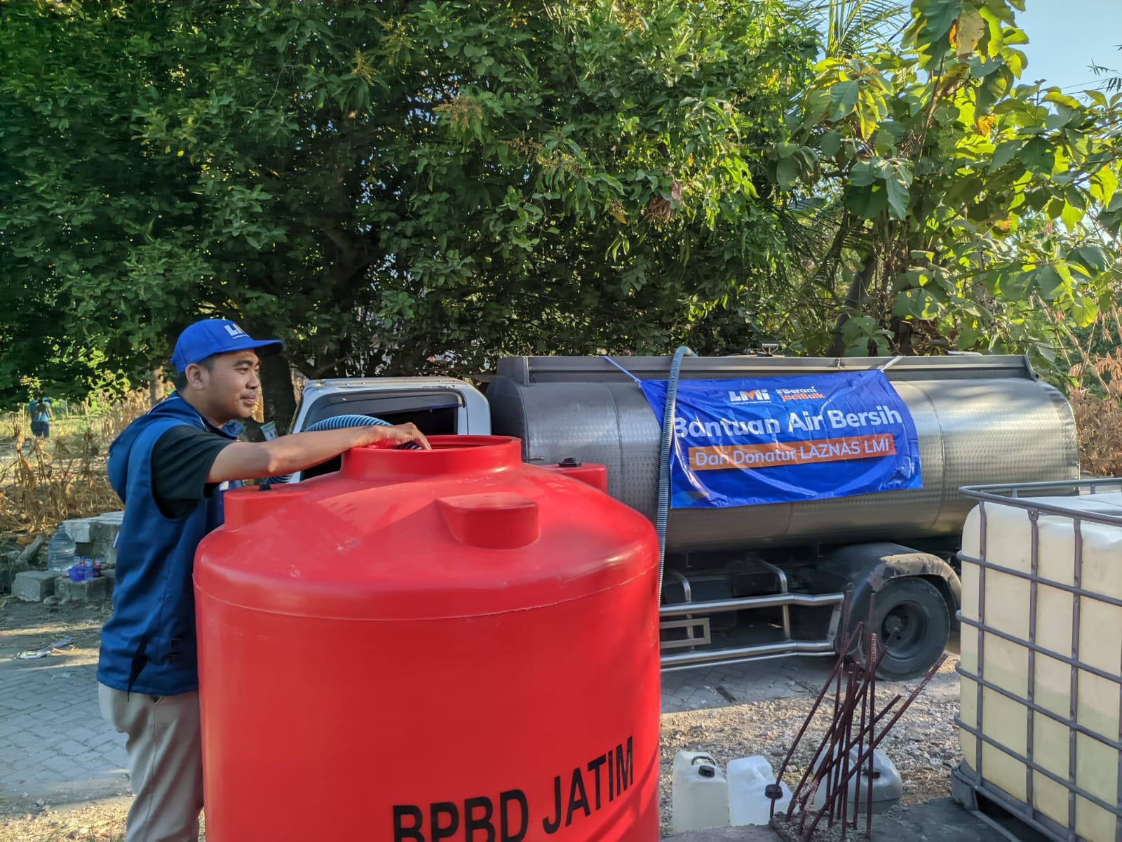 LMI Bantu Warga Terdampak Kekeringan