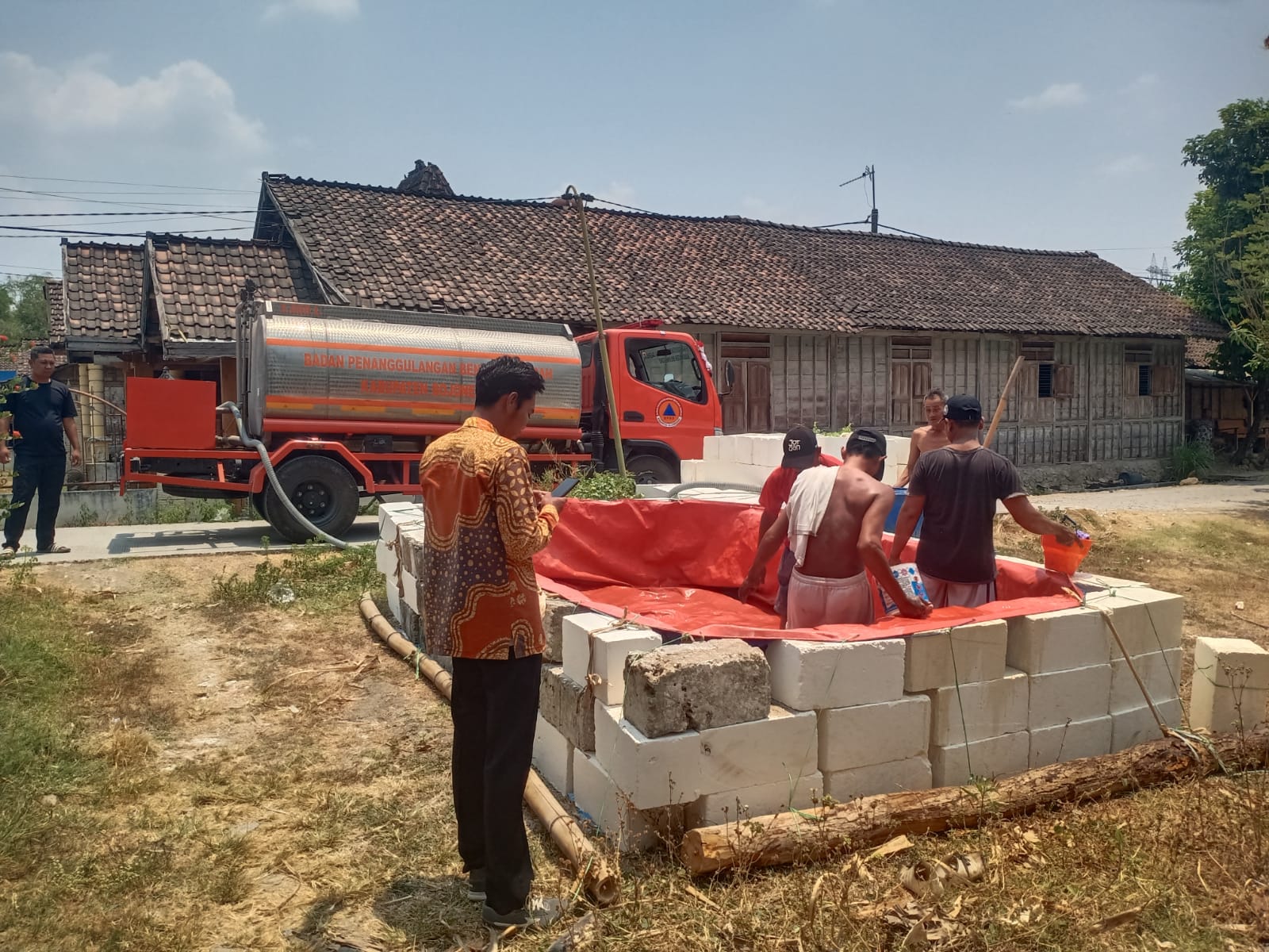 Bantuan Air Ds Bondol Kec Ngambon