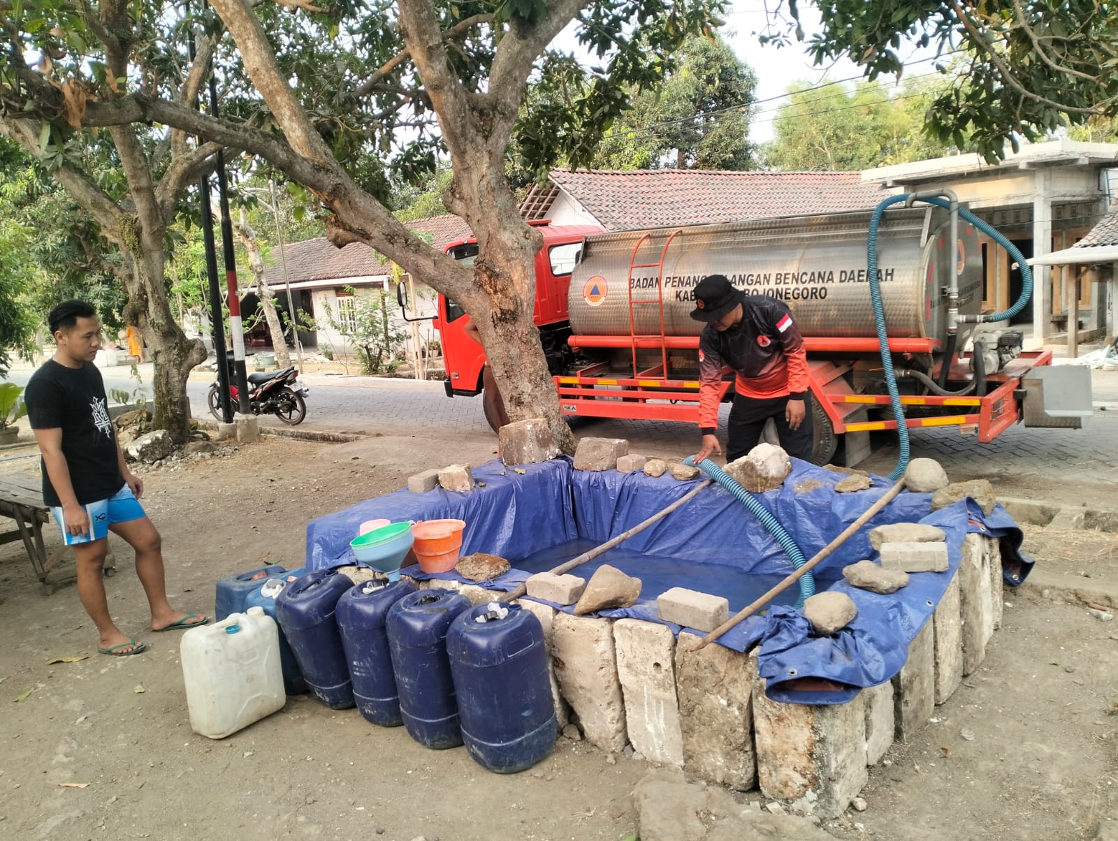 17 Sept 26 - Distribusi air di Ds Sukorejo