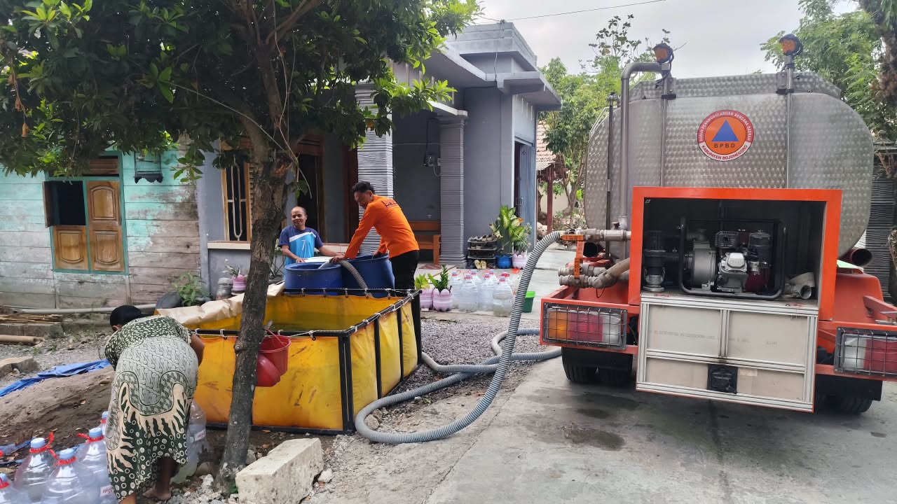 18 Sept 26 - Distribusi Air Bersih di Desa Clebung