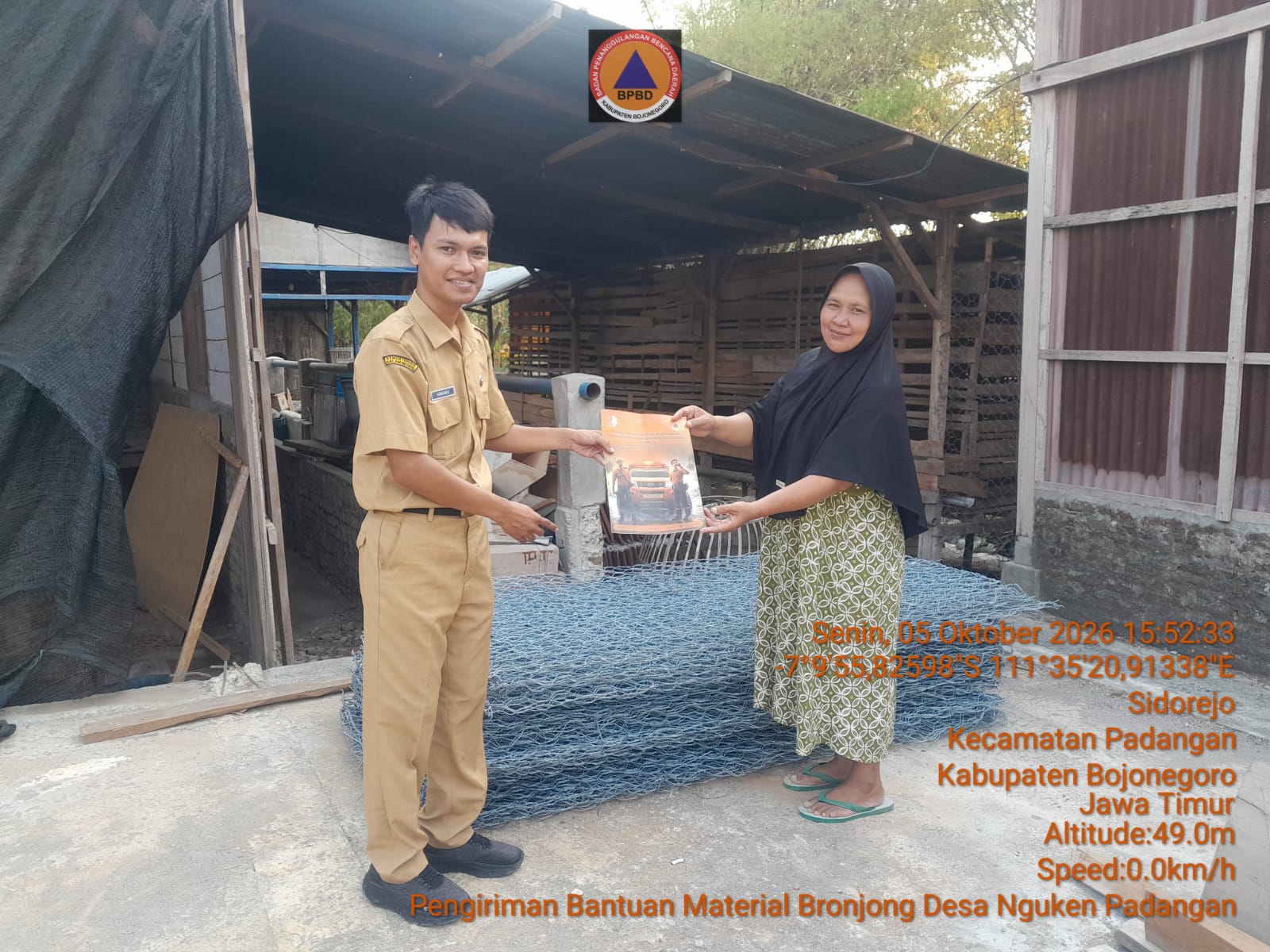 Penyerahan Bantuan Penanganan Longsor